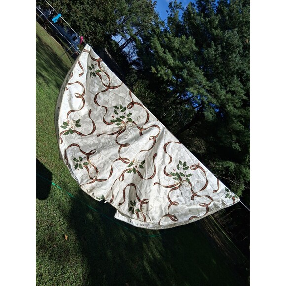 Lenox Holiday Christmas Tree Skirt 60" Diameter Holly & Ribbon - Picture 5 of 8